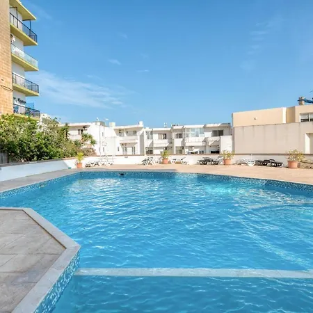 Apartment Pool *