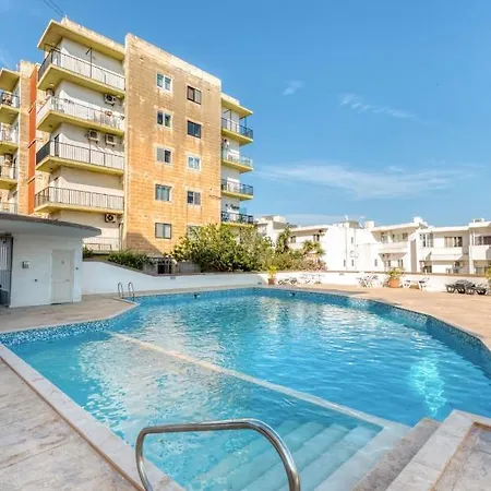 Apartment Pool *