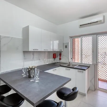 Pool Apartmán Is-Swieqi